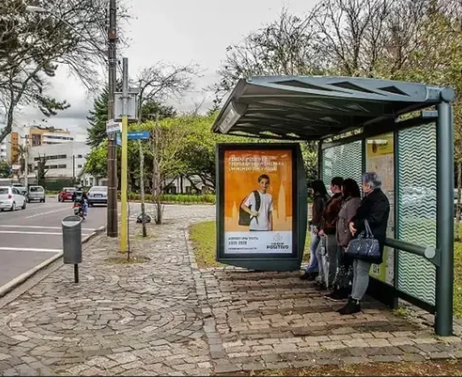 MOBILIARIO URBANO, UM PILAR ESSENCIAL PARA A COMUNICACAO VISUAL DAS CIDADES